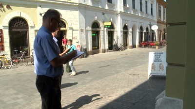 A megállító táblákat ellenőrzik a belvárosban