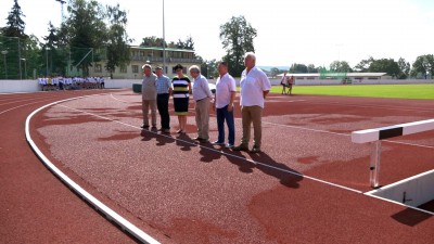 Átadták a rekortán futópályát a stadionban