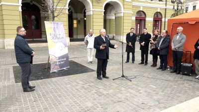 Huszonnégy órán át olvasnak fel a Bibliából