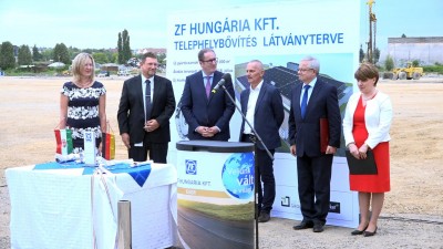 Letették a ZF új gyártócsarnokának alapkövét