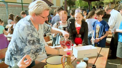 Középkori vásárt tartotta a gyerekek