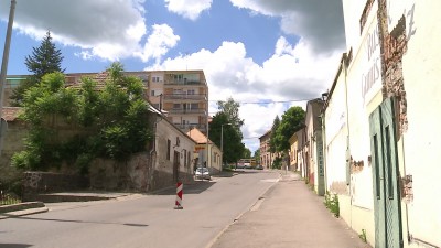 Teljes útzár  a Csiky Sándor utcában