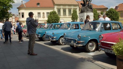 Régi Skodák vették birtokba a Dobó teret