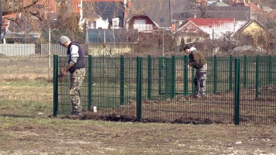 Már elkészült a Malomárok utcai kutyafuttató kerítése