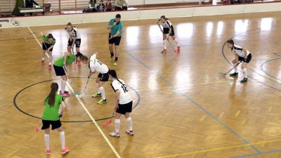 Női floorball - egy győzelemre a bronzéremtől