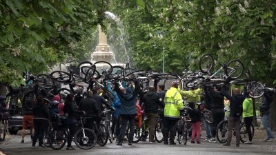 I Bike Eger: felvonulás indult az Érsekkertből