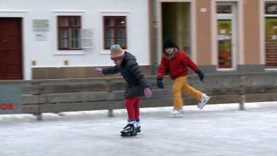 Megnyílt az érsekkerti jégpálya