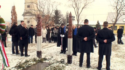 Kopjafák őrzik a hős katonák emlékét