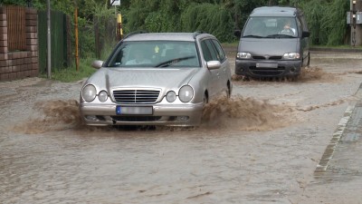 Felhőszakadás - az utcákon hömpölygött a víz