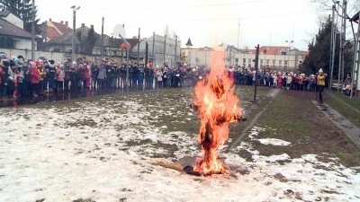 Kiszebáb-égetéssel űzték el a telet a Gyakorlóban