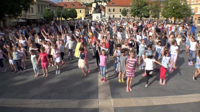 Tanévzáró táncos flashmob a Dobó téren