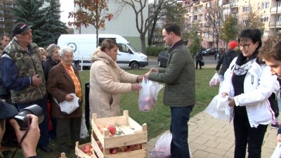 Almaosztásra várták a felsővárosiakat