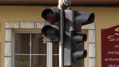 Hétvégétől újra működhetnek a jelzőlámpák