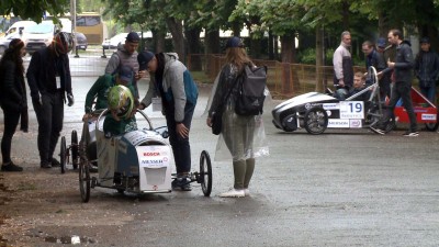 Pneumobil verseny: érkeznek a csapatok