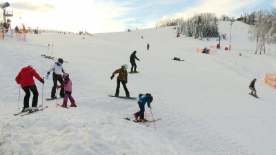 Elindult a síszezon a mátraszentistváni síparkban