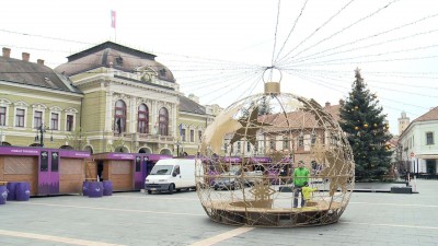 Ünnepi fénybe borul a város