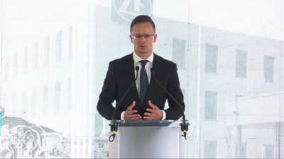 Szijjártó Péter: az új ZF beruházás pozitív