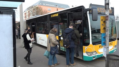 A városlakók örülnek a kedvezményes buszbérletnek