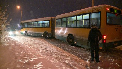 Már járnak a buszok, de késésekre számítani kell