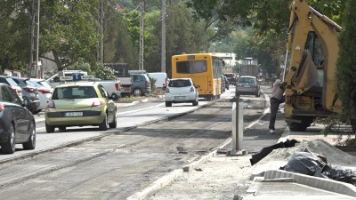 Elkezdődtek az aszfaltozási munkák a Kertész úton