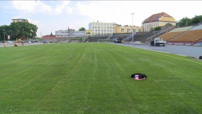 Ismét gyepszőnyeg fedi a stadion centerpályáját