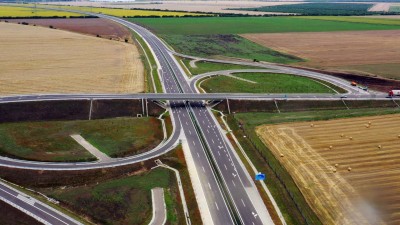 Hétfőn vehetik birtokba az autósok az M25-öst