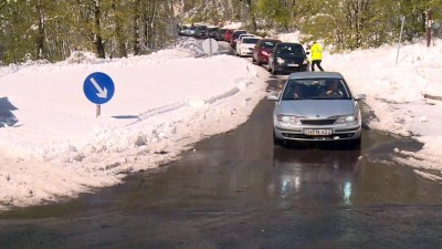 Kiszabadultak a szállodavendégek a hó fogságából 