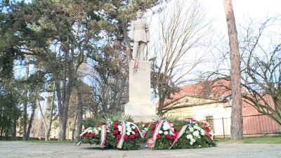 Több civil szervezet koszorúzott